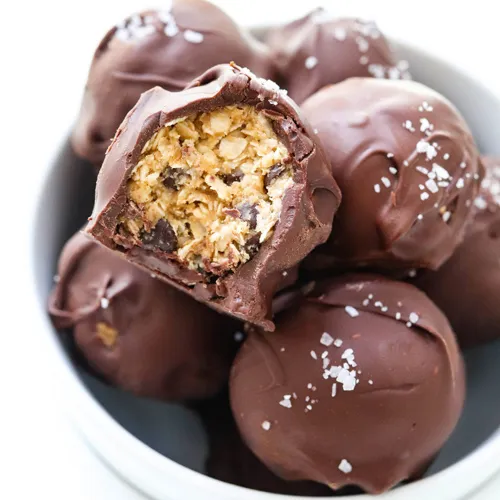 Chocolate protein ball